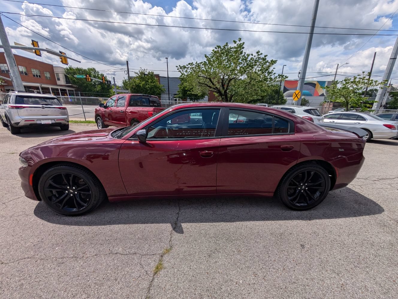 Used 2017 Dodge Charger SE w/ Blacktop Package RWD image 9