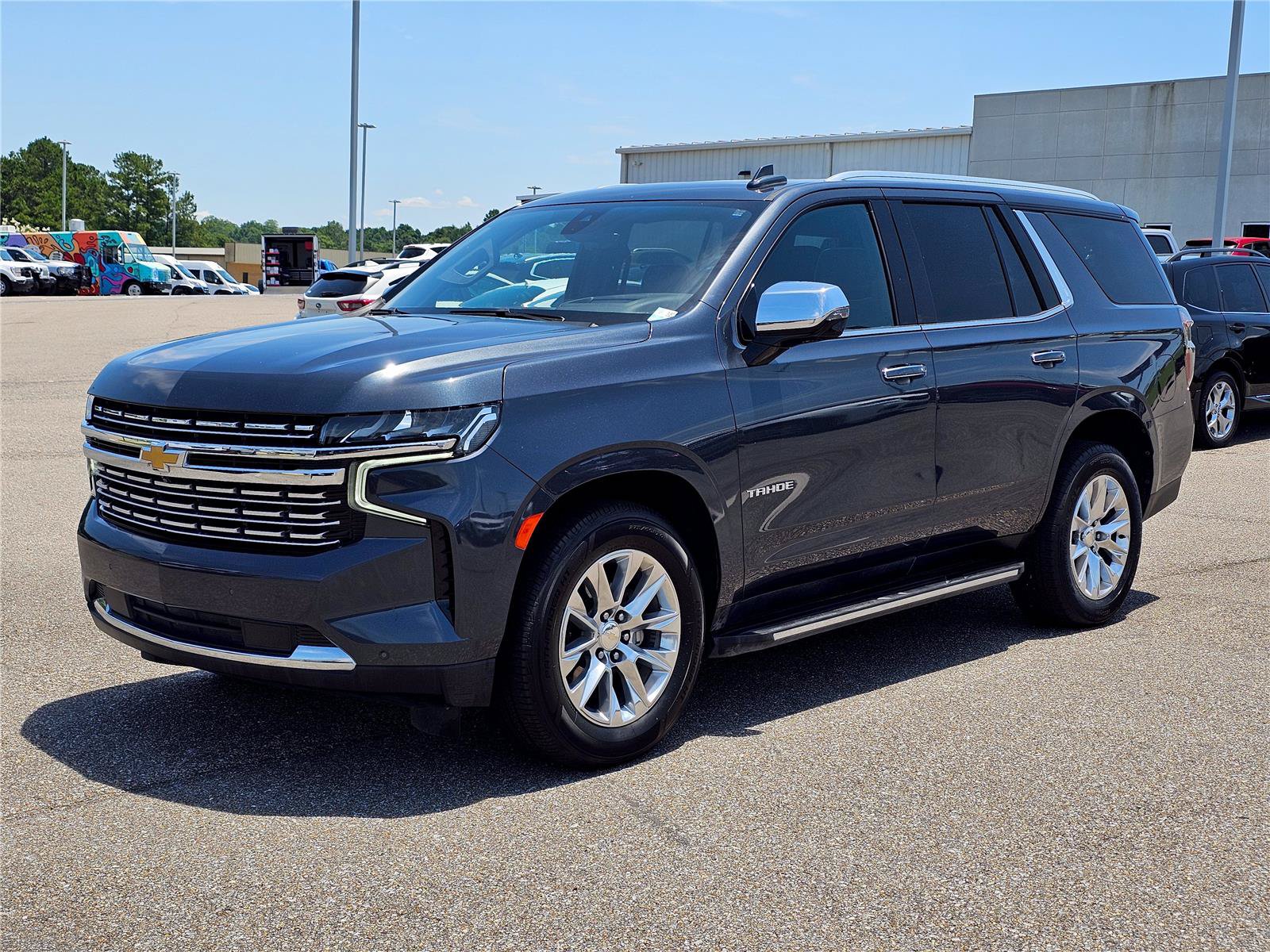 Used 2021 Chevrolet Tahoe Premier w/ Premium Package AWD/4WD image 1