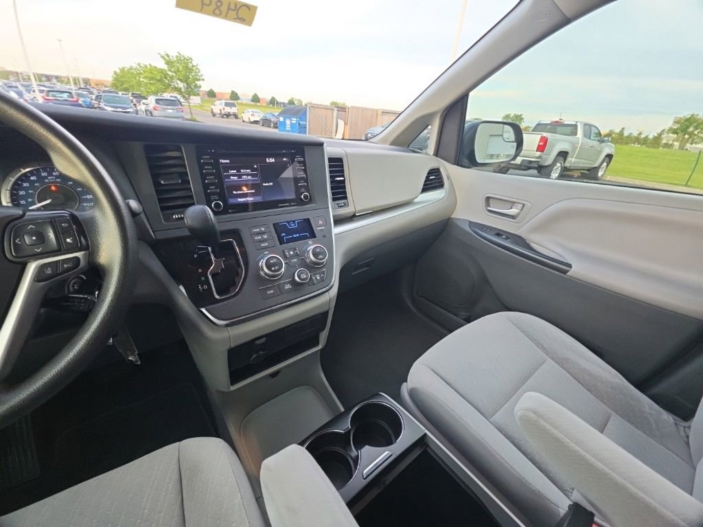 Used 2019 Toyota Sienna LE FWD image 24