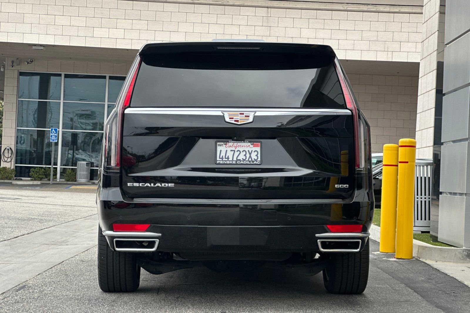 Used 2024 Cadillac Escalade ESV Premium Luxury w/ Performance Package image 5