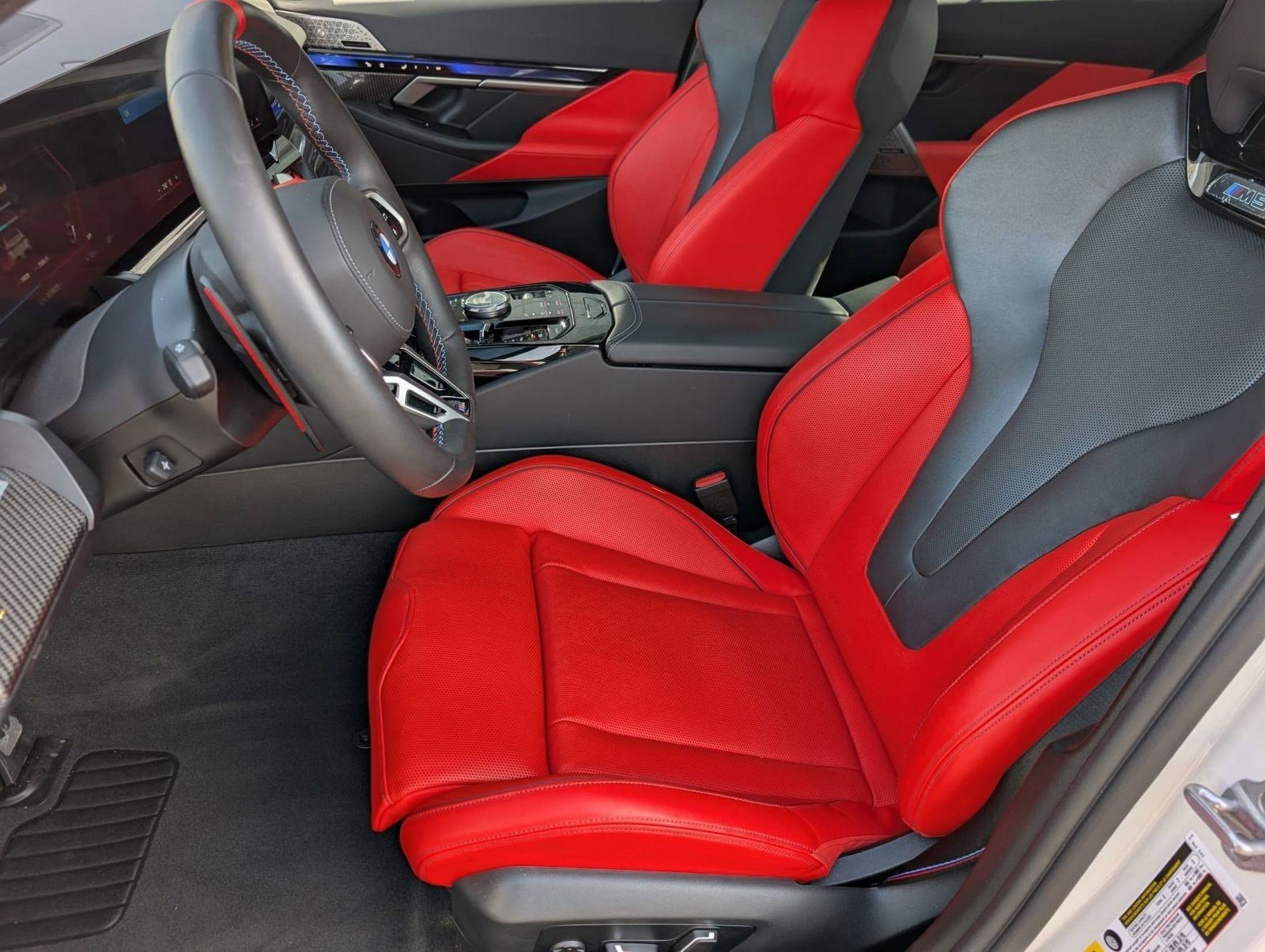 Used 2025 BMW M5 w/ Carbon Package image 4