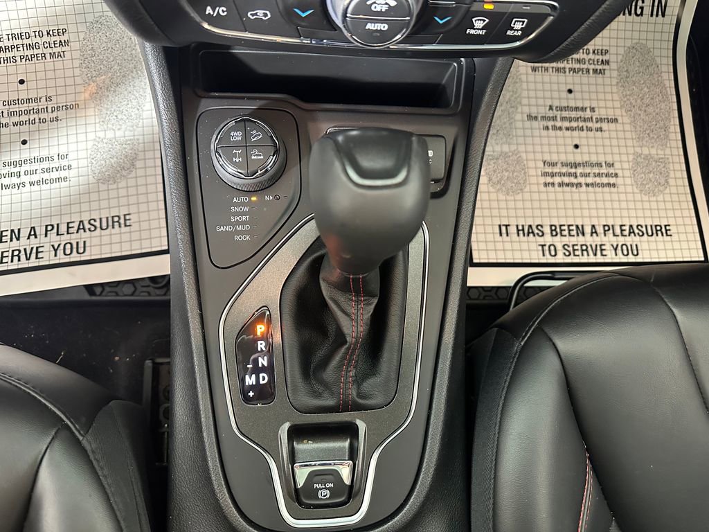Used 2020 Jeep Cherokee Trailhawk w/ Comfort/Convenience Group AWD/4WD image 32