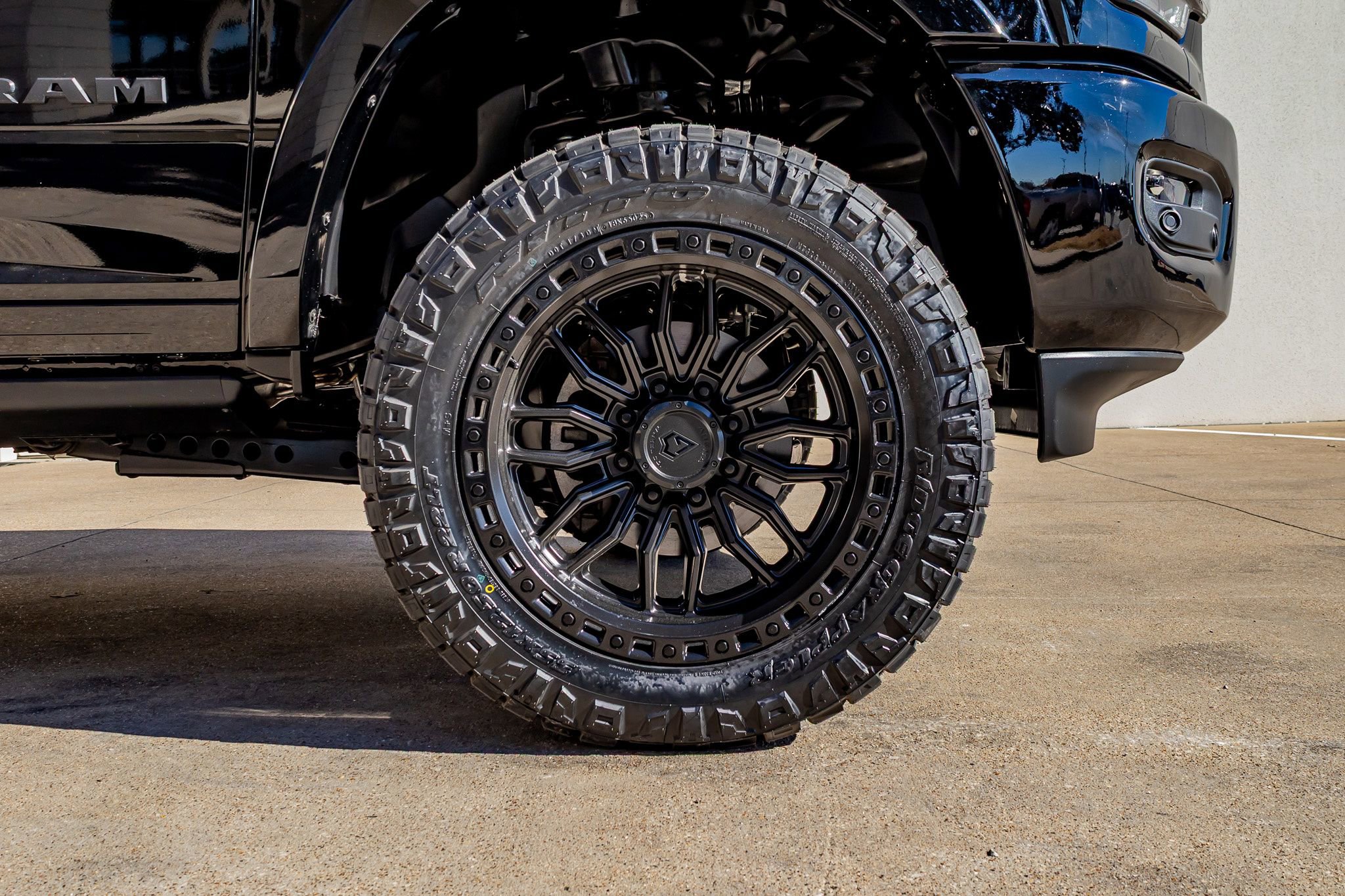 Used 2024 RAM 2500 Limited image 12