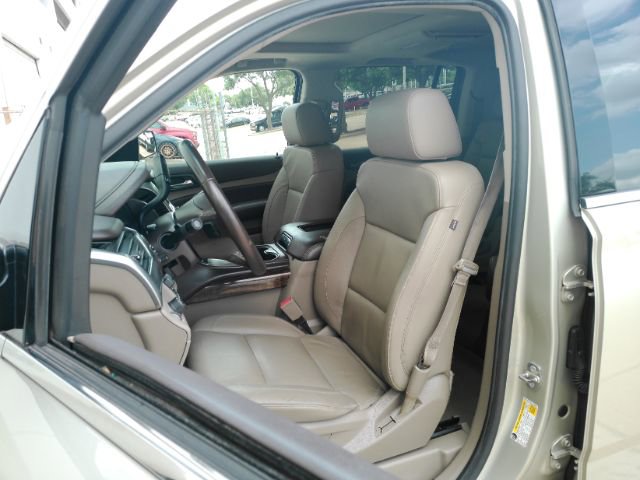 Used 2016 Chevrolet Suburban LT RWD image 15