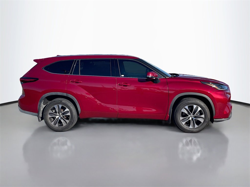 Used 2021 Toyota Highlander XLE image 8