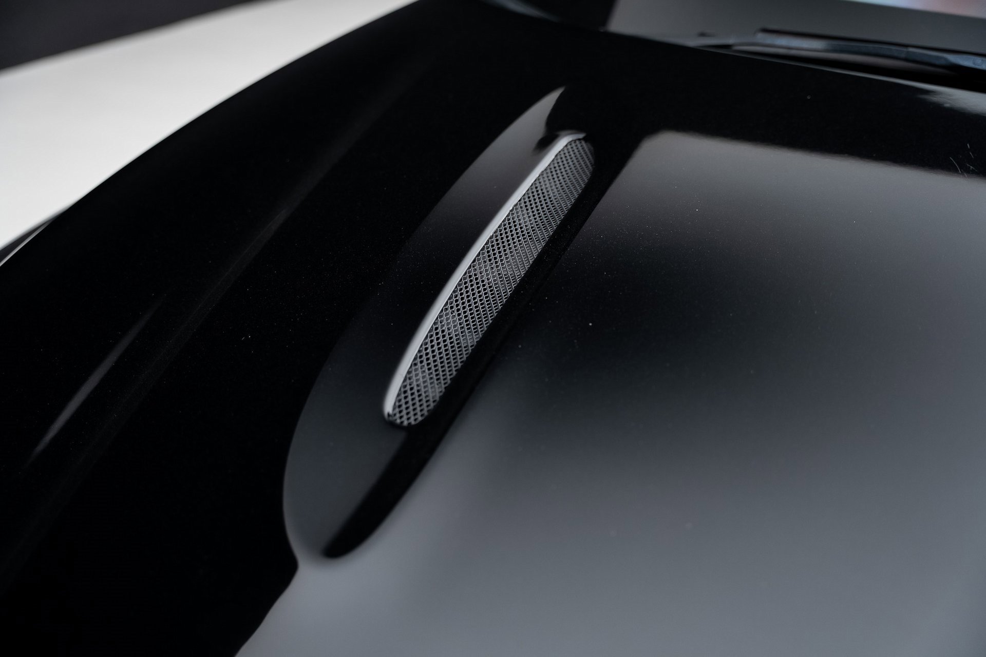 Used 2021 Aston Martin DBX image 13