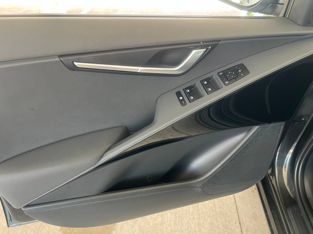 Certified 2024 Kia Niro EX FWD image 7
