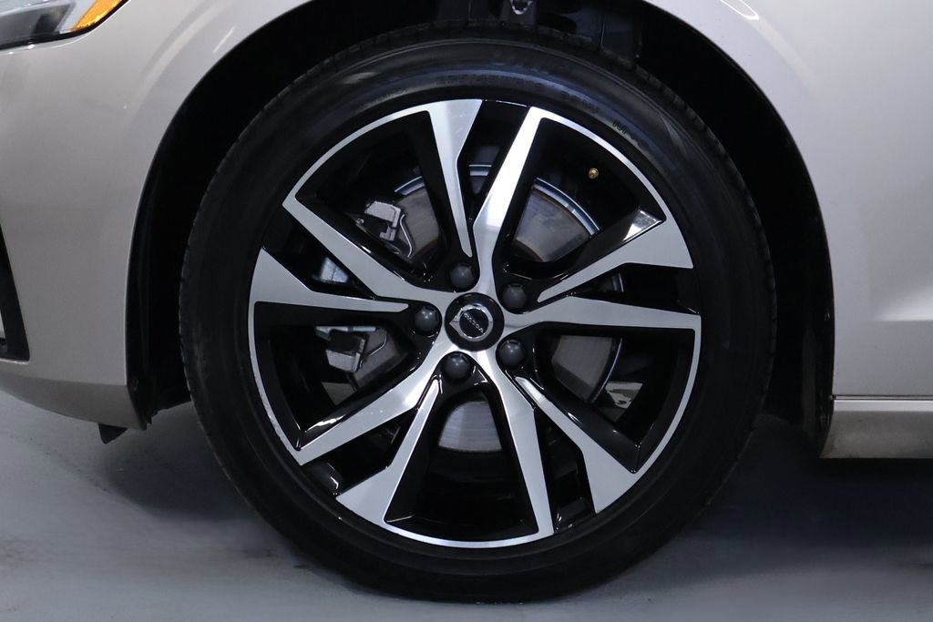 Used 2024 Volvo S60 B5 Core image 35