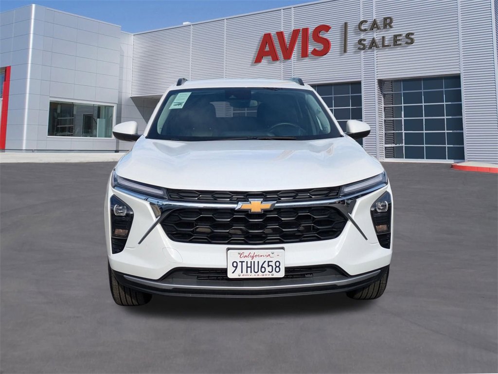 Used 2025 Chevrolet Trax LT w/ LT Convenience Package image 2