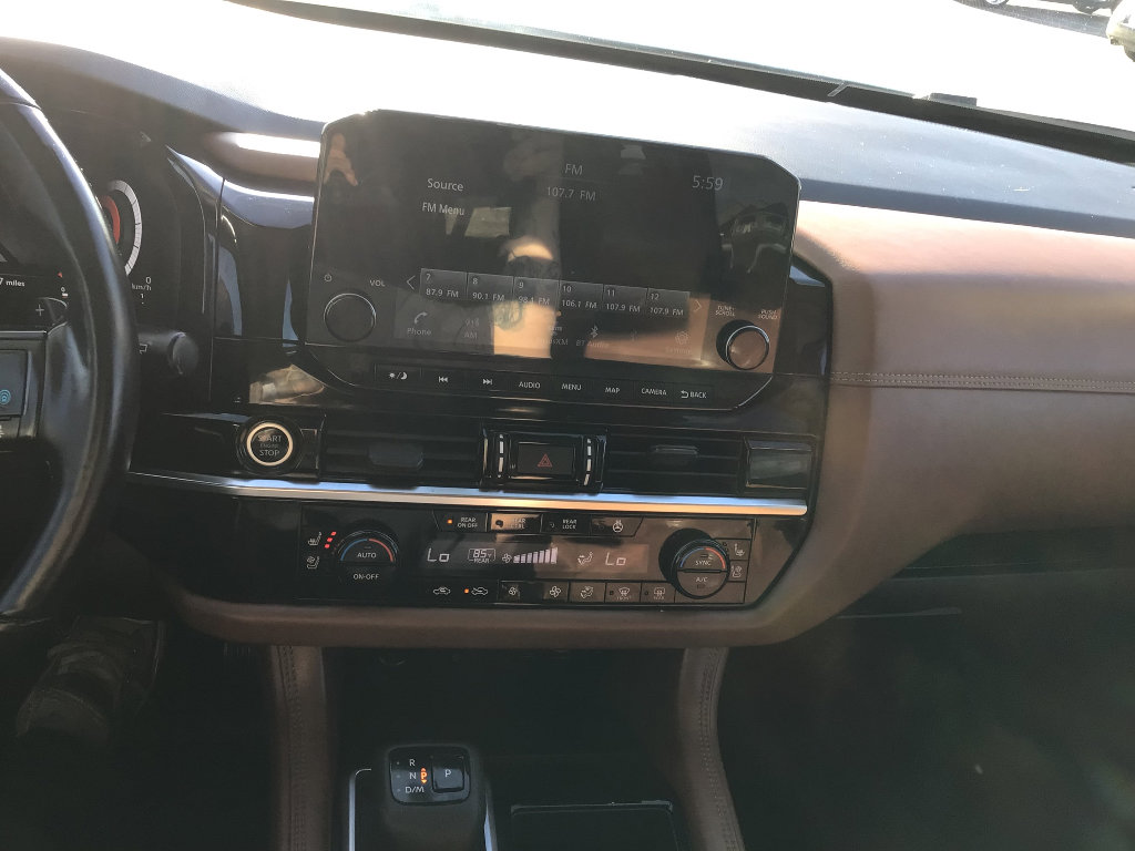 Used 2023 Nissan Pathfinder Platinum w/ Black Appearance Package AWD/4WD image 8