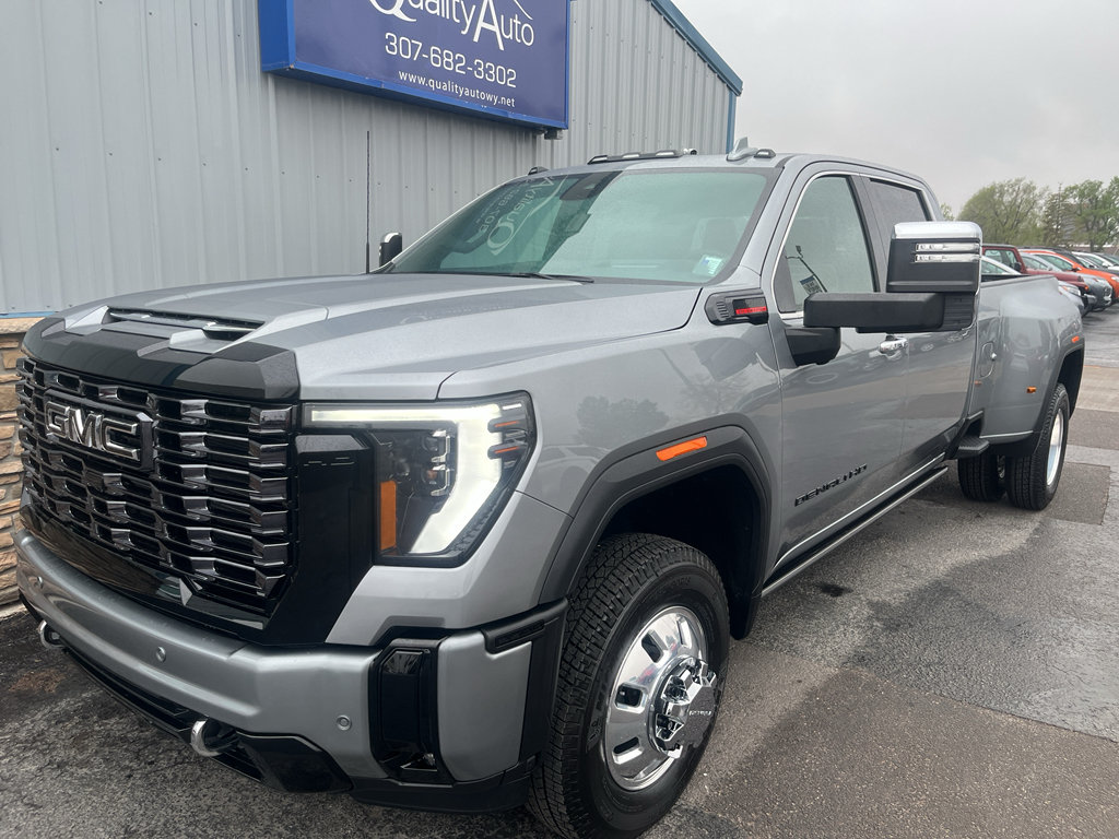 Used 2026 GMC Sierra 3500 Denali Ultimate w/ LPO, Black Badging Package AWD/4WD image 2