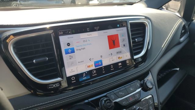 Certified 2026 Chrysler Pacifica Limited w/ S Appearance Package FWD image 15