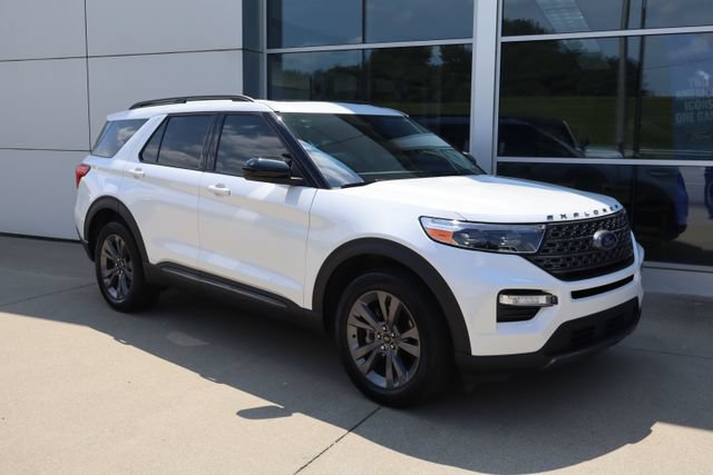Used 2023 Ford Explorer XLT w/ Equipment Group 202A AWD/4WD image 7