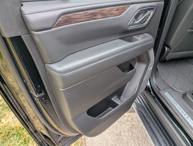 Used 2022 Chevrolet Suburban LT image 12