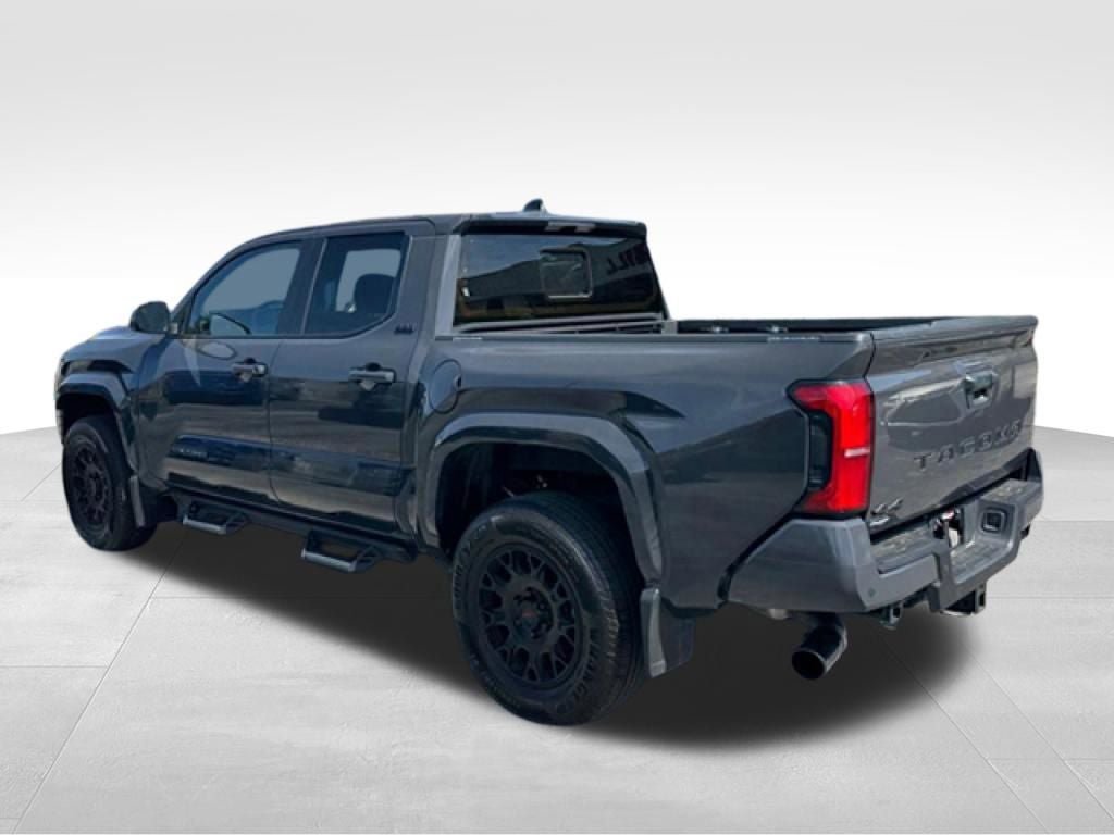 Certified 2025 Toyota Tacoma SR5 AWD/4WD image 4