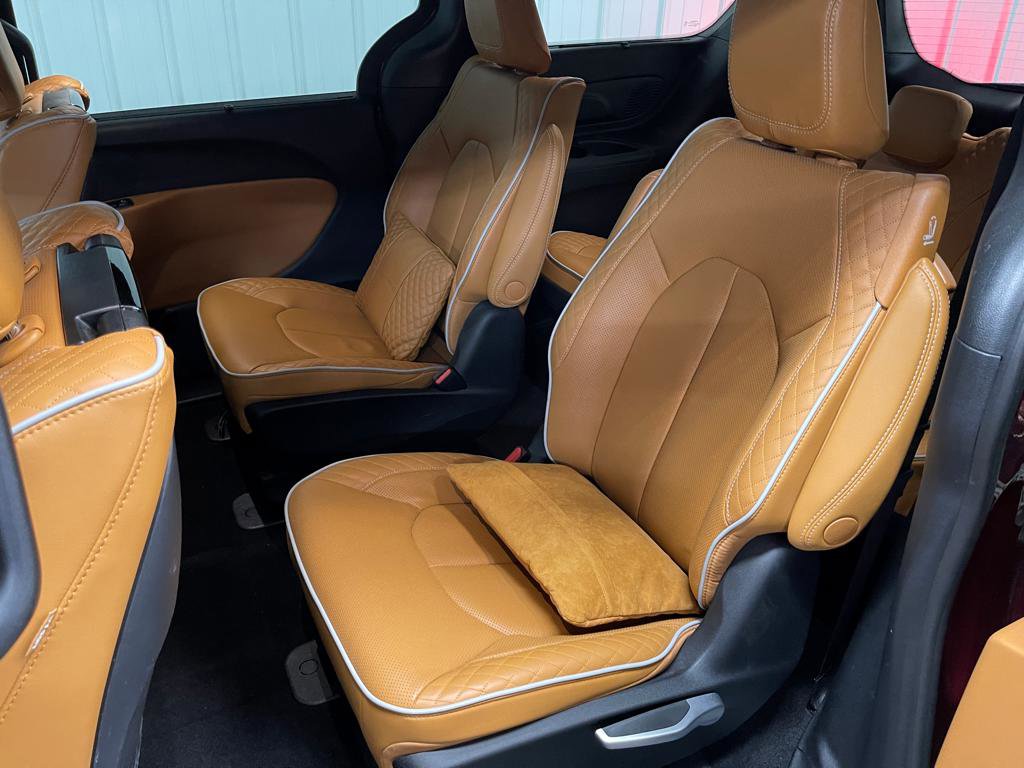 Used 2023 Chrysler Pacifica Pinnacle image 19