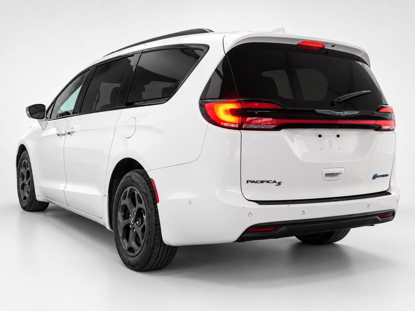 Used 2021 Chrysler Pacifica Touring-L w/ Uconnect Theater Family Group FWD image 2