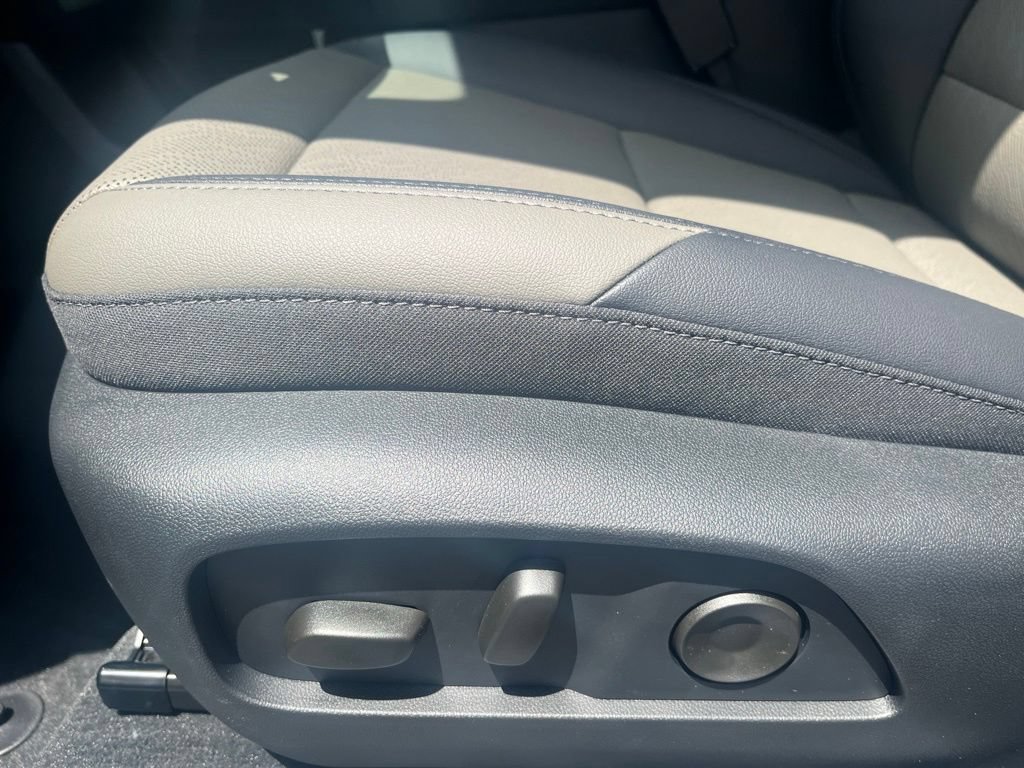 New 2026 Chevrolet Equinox LT w/ Convenience Package II FWD image 14