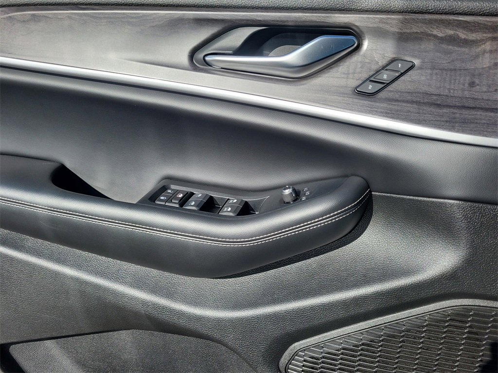 Used 2024 Jeep Grand Cherokee L Limited w/ Luxury Tech Group II image 21