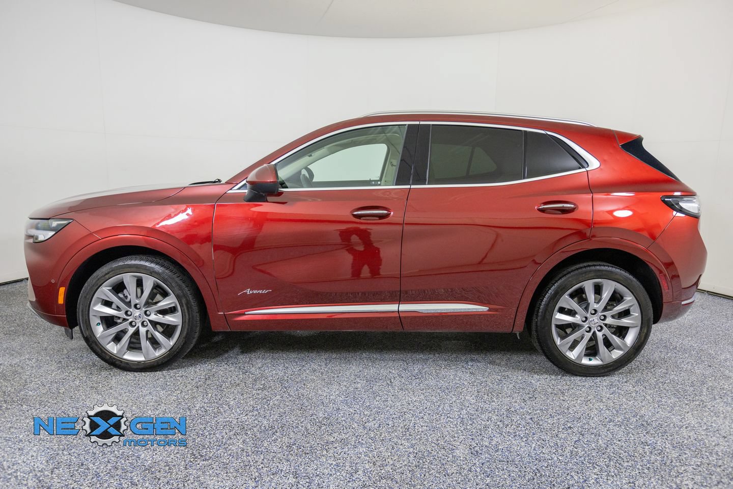 Used 2022 Buick Envision Avenir w/ Technology Package II FWD image 4