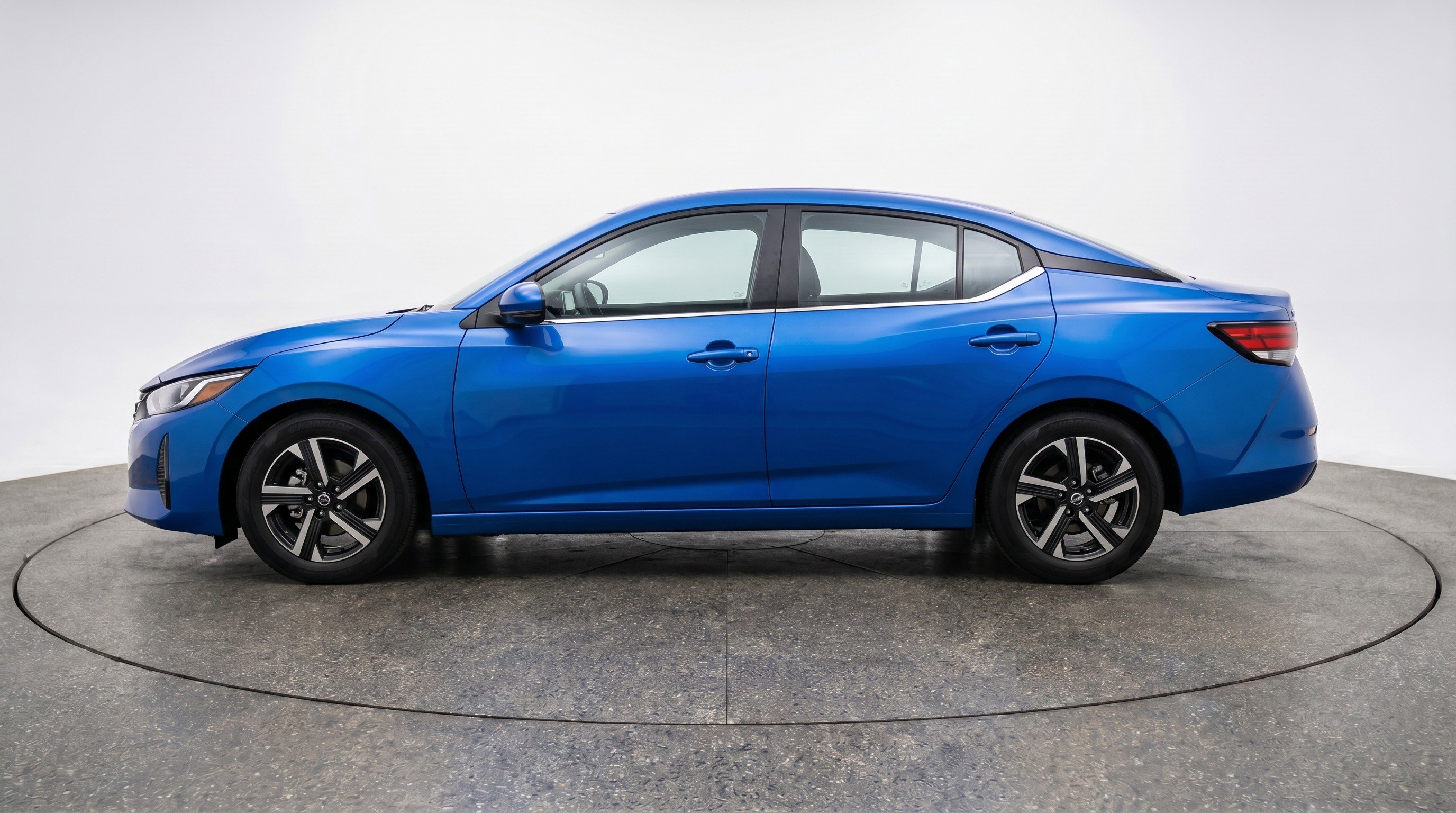 Used 2025 Nissan Sentra SV FWD image 5