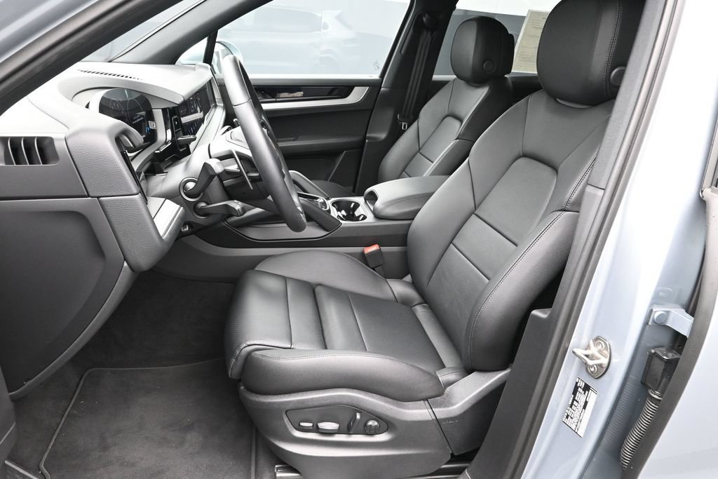 Certified 2026 Porsche Cayenne AWD/4WD image 5