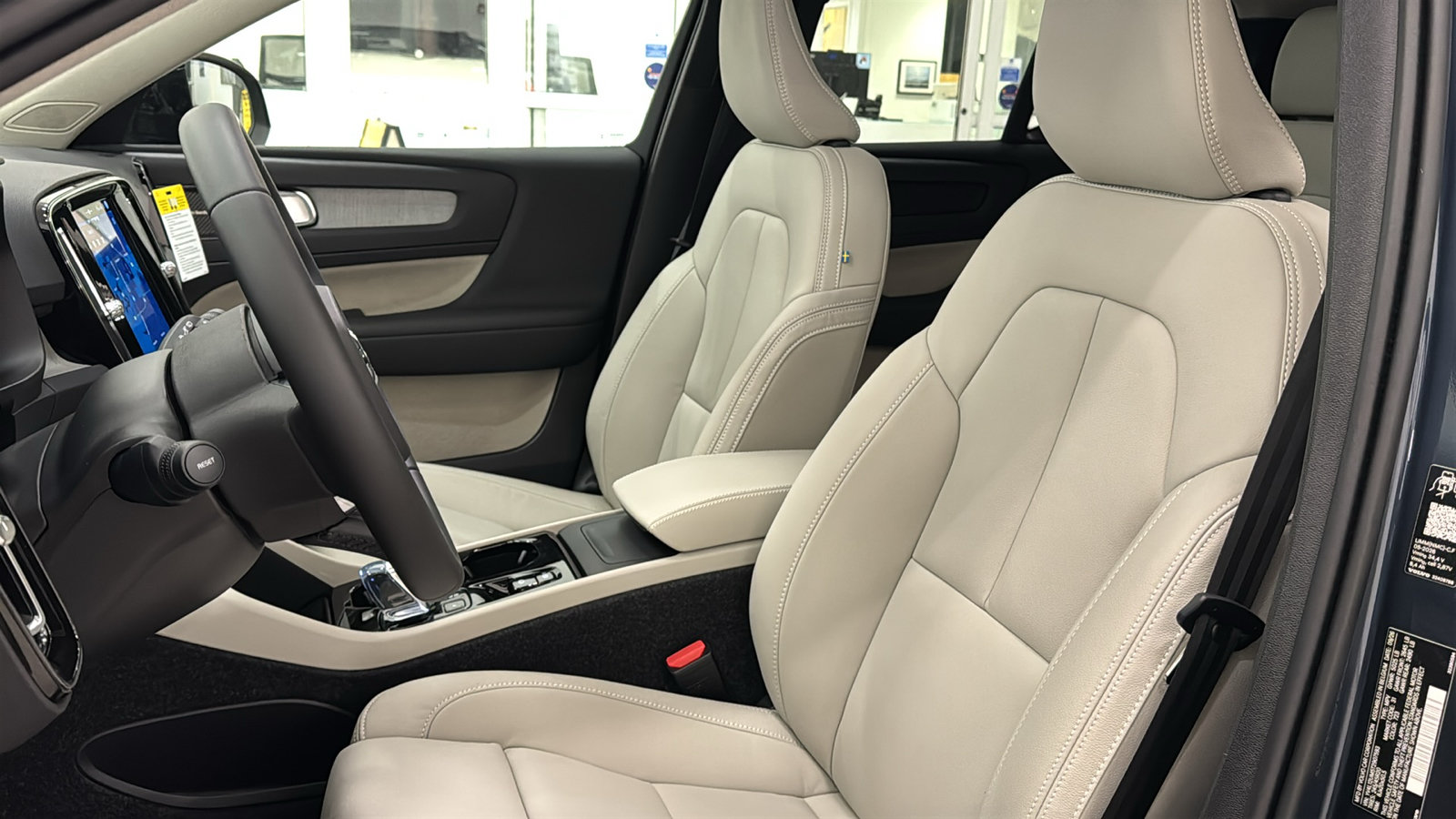 New 2026 Volvo XC40 B5 Ultra w/ Climate Package AWD/4WD image 23