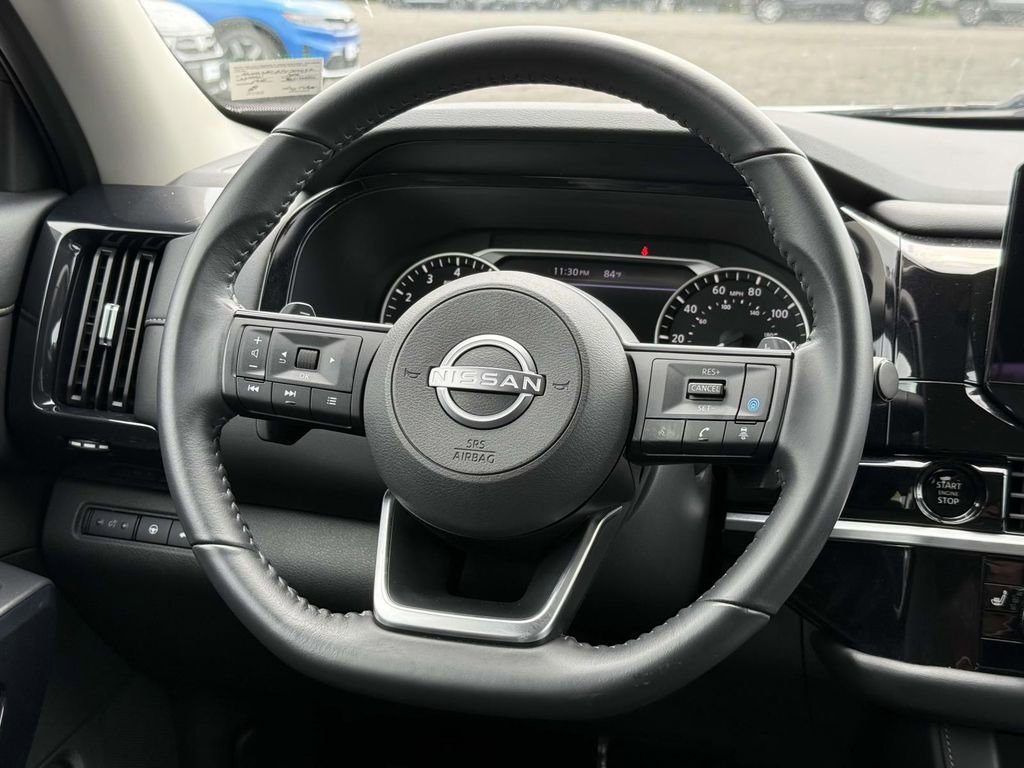 Used 2025 Nissan Pathfinder SV image 16