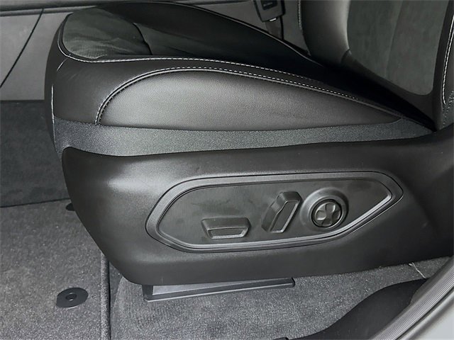 New 2025 Jeep Grand Cherokee Altitude image 13