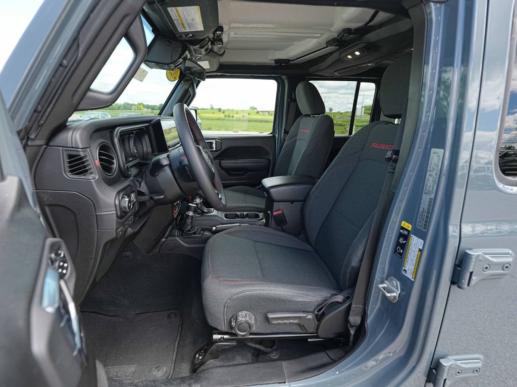 Used 2025 Jeep Wrangler Unlimited Rubicon AWD/4WD image 17