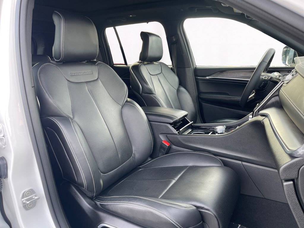 Used 2022 Jeep Grand Cherokee Overland w/ Luxury Tech Group IV image 15