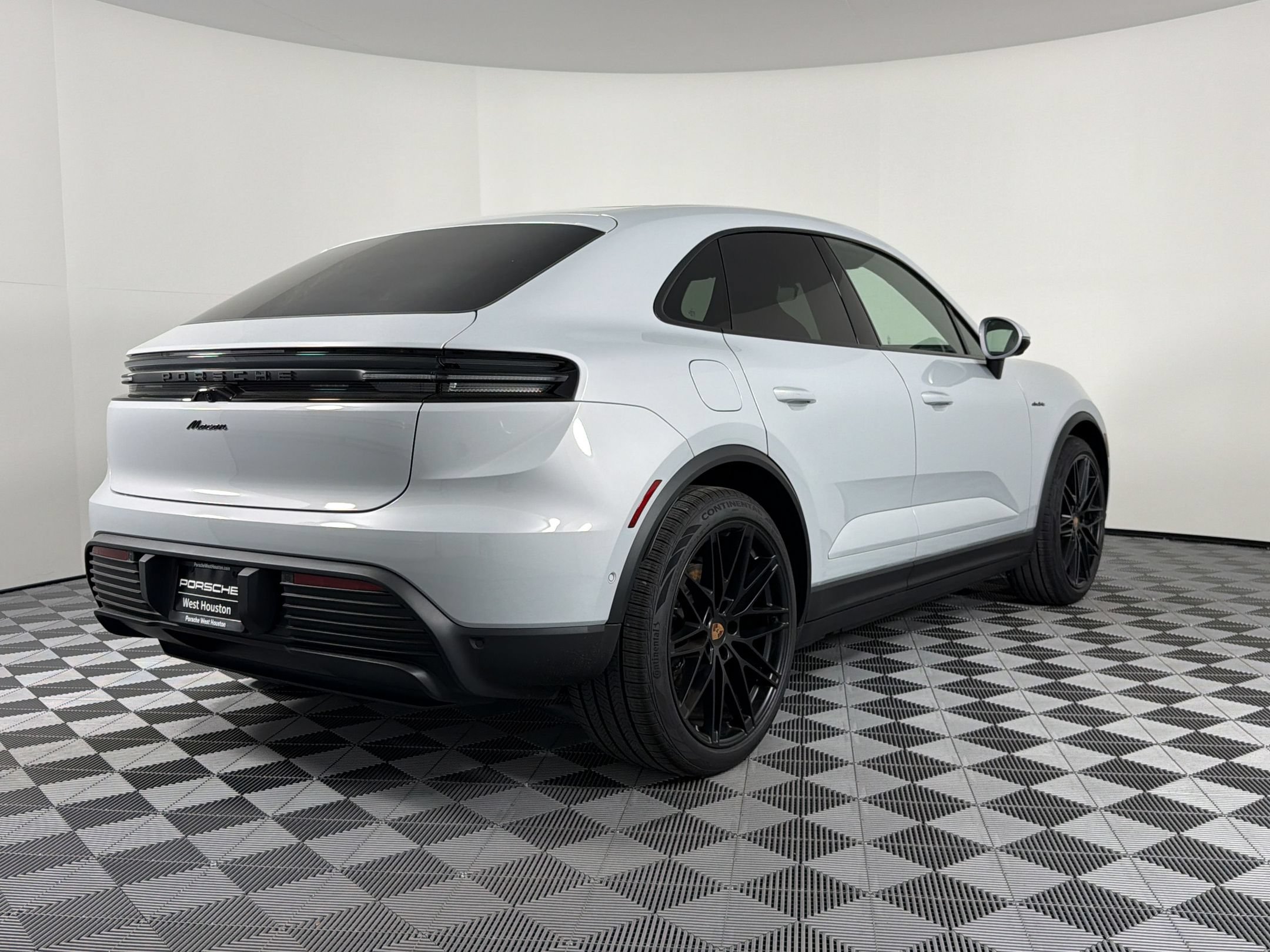 New 2026 Porsche Macan Electric RWD image 9