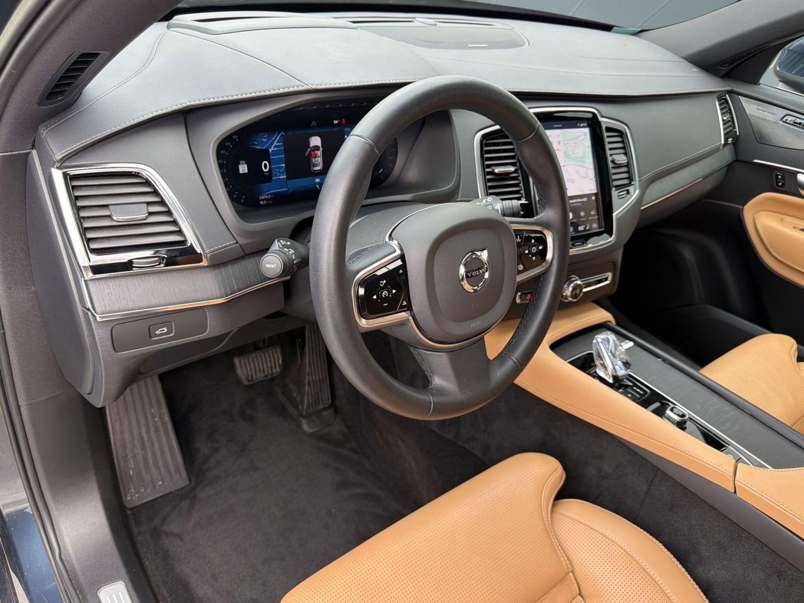Certified 2023 Volvo XC90 B6 Ultimate w/ Protection Package Premier AWD/4WD image 4