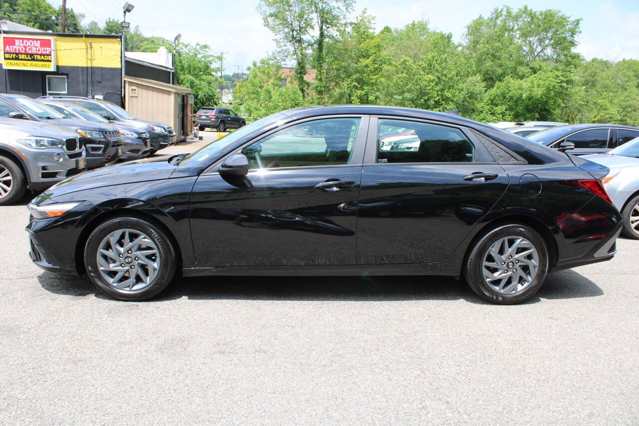 Used 2024 Hyundai Elantra SEL FWD image 12