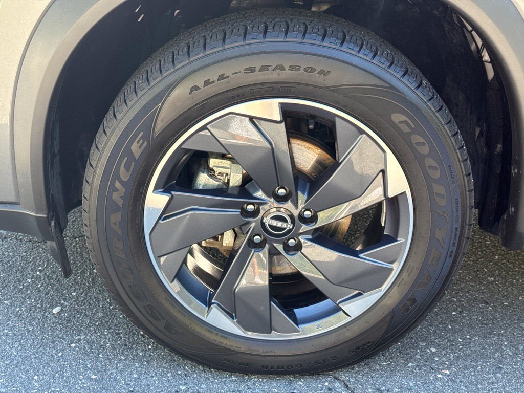 Certified 2024 Nissan Rogue SV FWD image 15