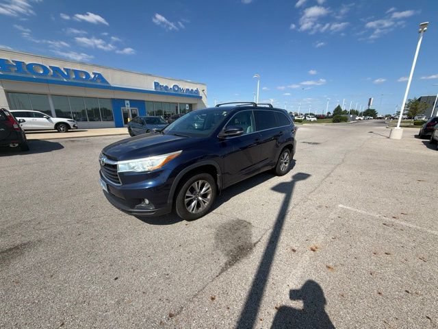 Used 2016 Toyota Highlander LE AWD/4WD image 4