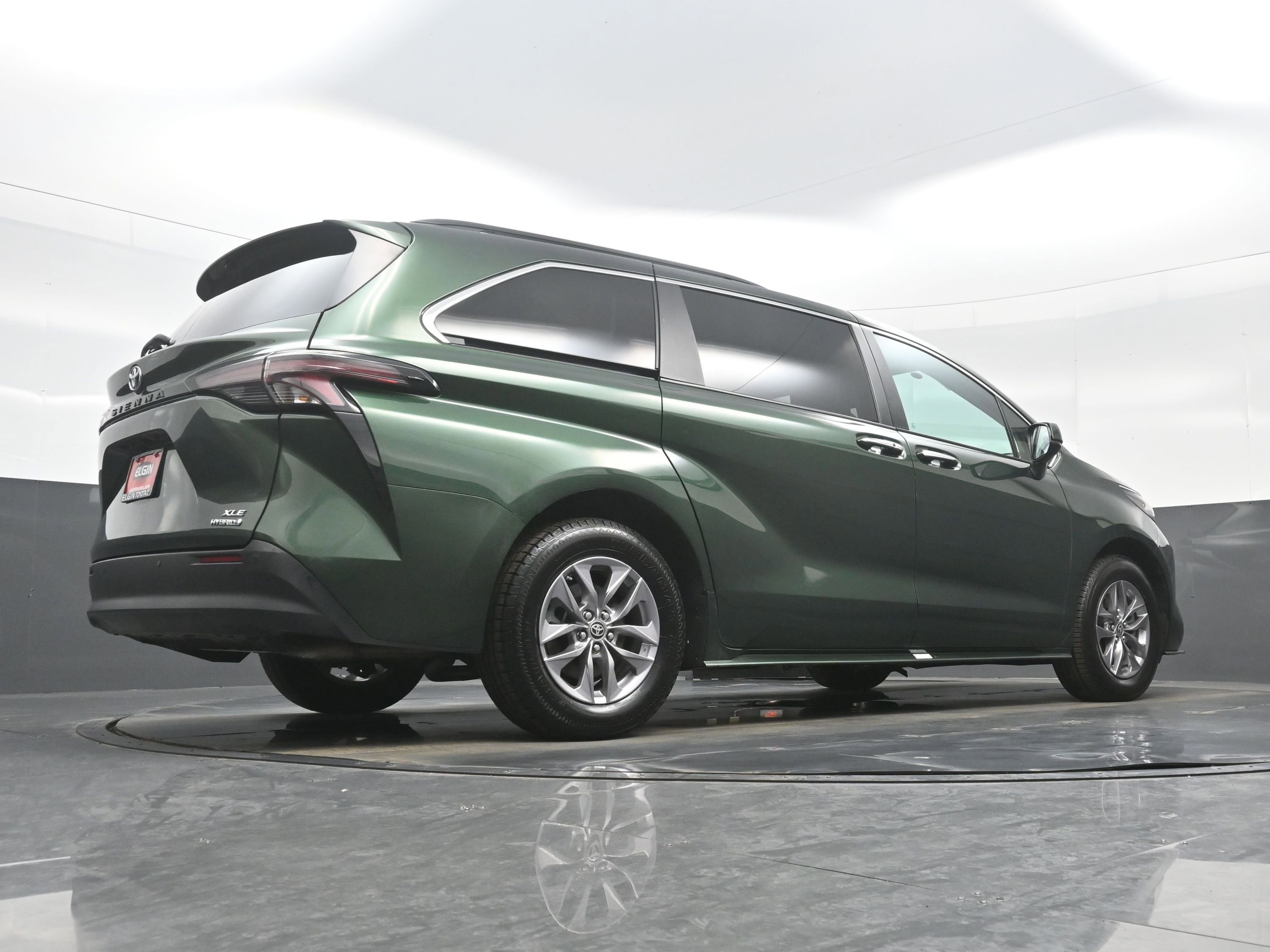 Used 2024 Toyota Sienna XLE image 34