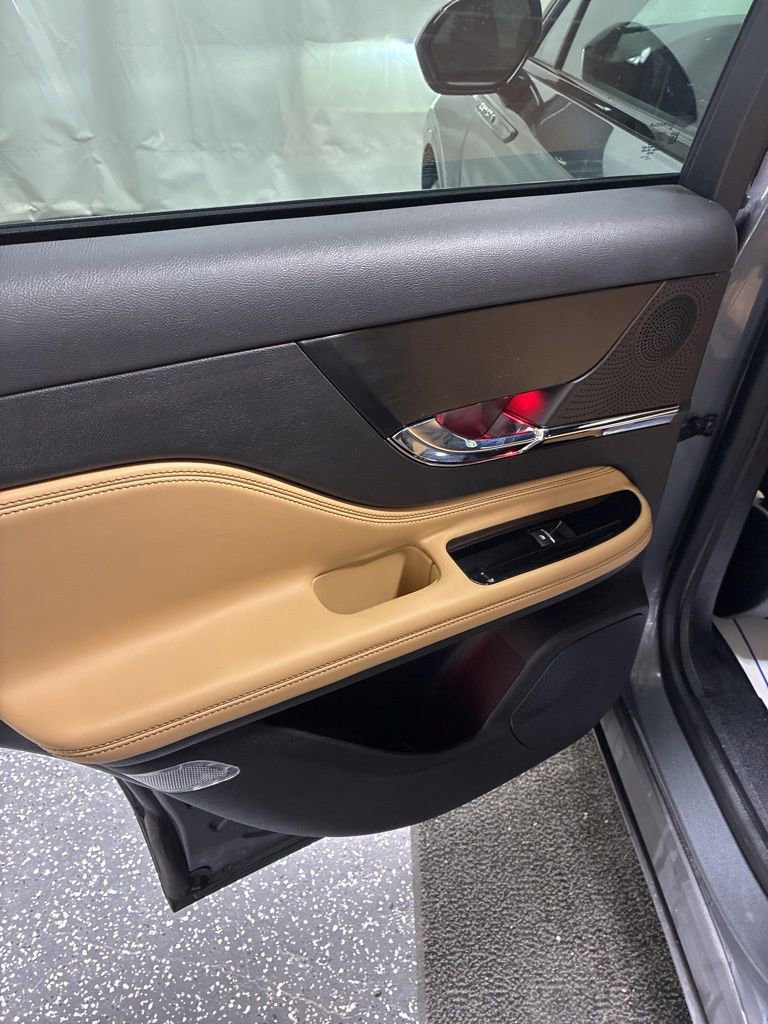 Used 2023 Lincoln Corsair Reserve w/ Jet Appearance Package image 24