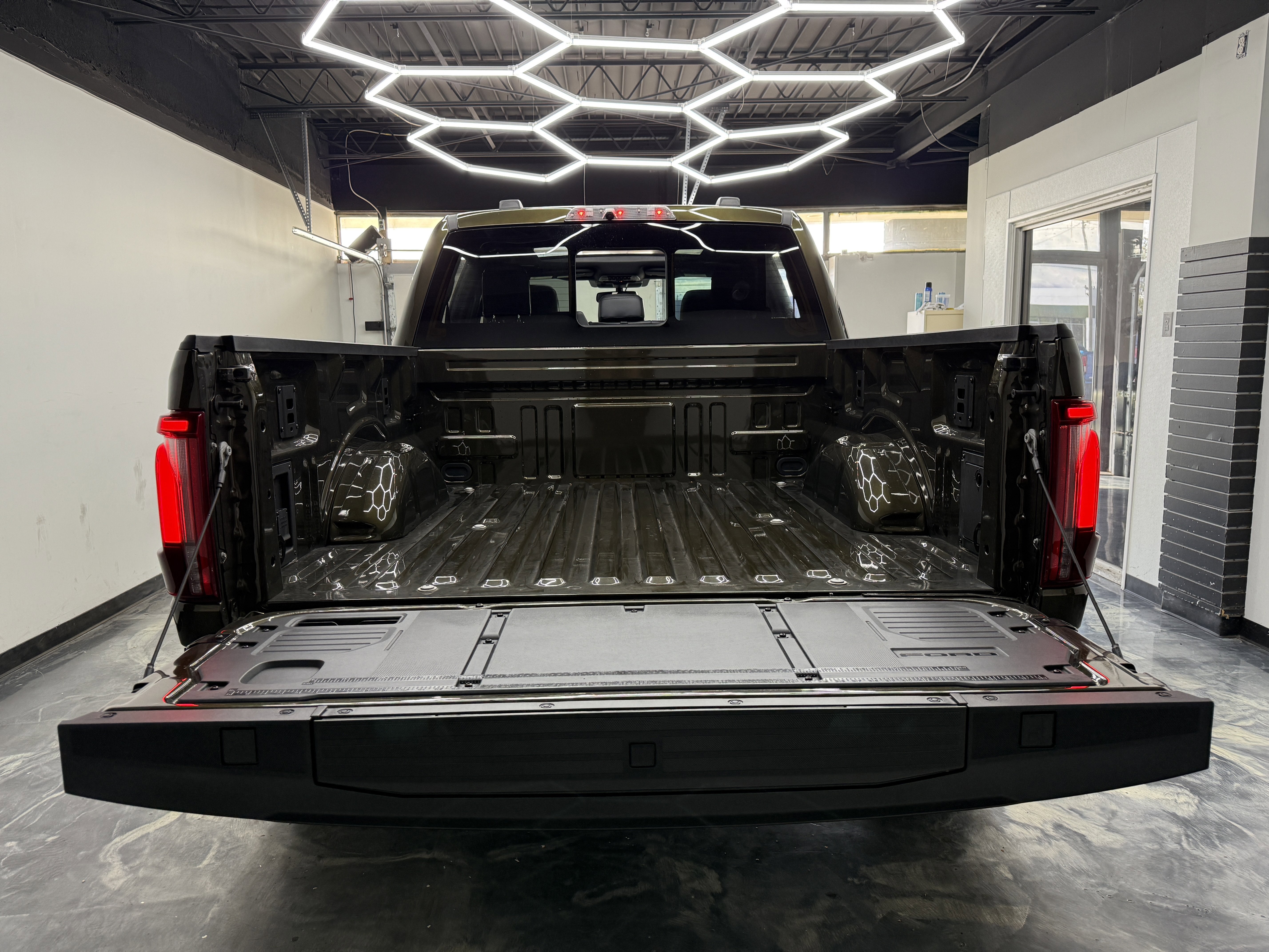 Used 2025 Ford F150 Raptor AWD/4WD image 31