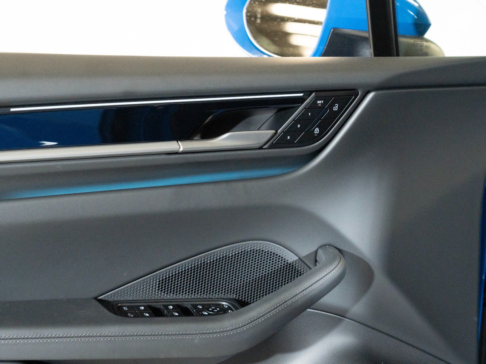 New 2026 Porsche Macan 4S Electric AWD/4WD image 19