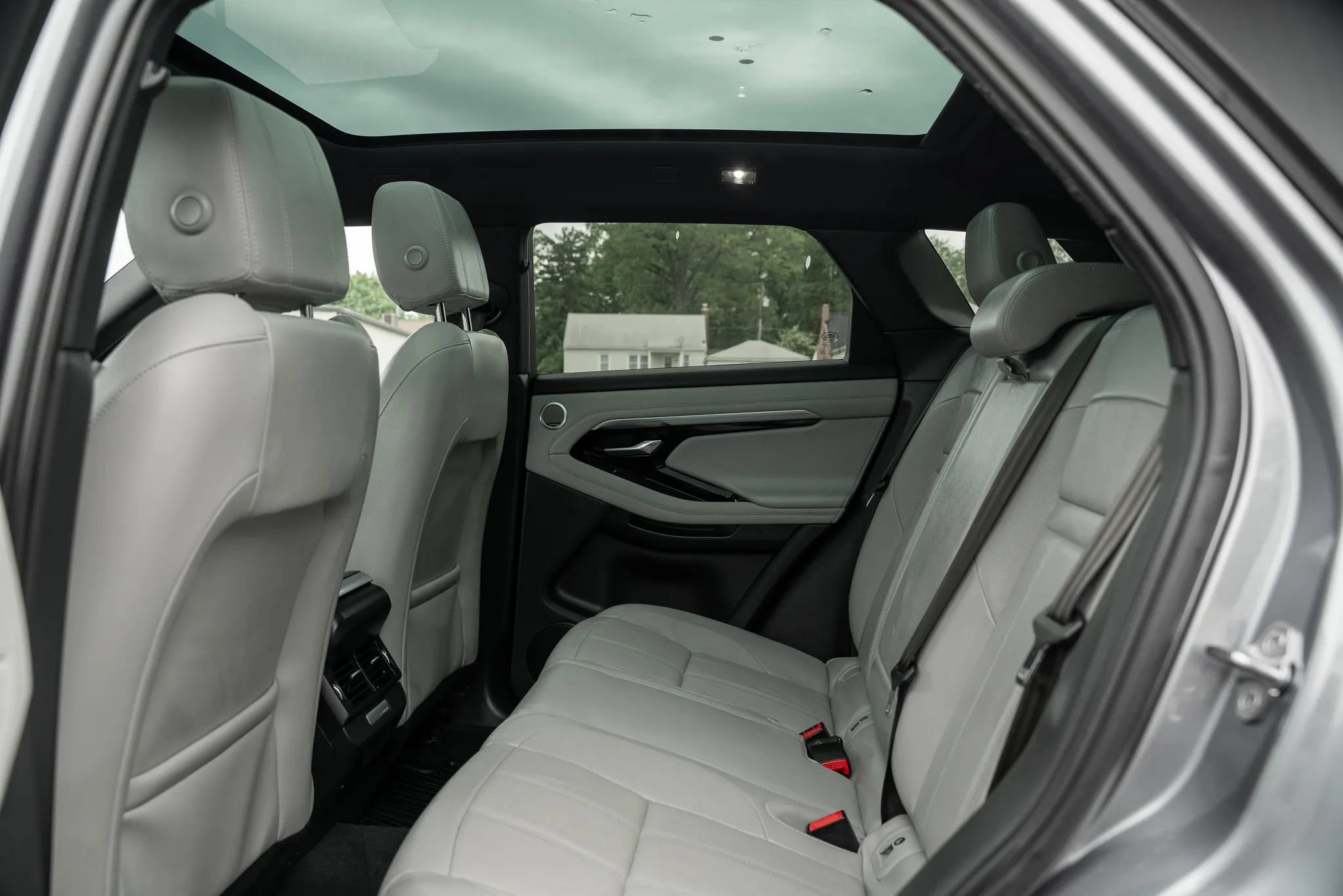 Used 2020 Land Rover Range Rover Evoque SE AWD/4WD image 8