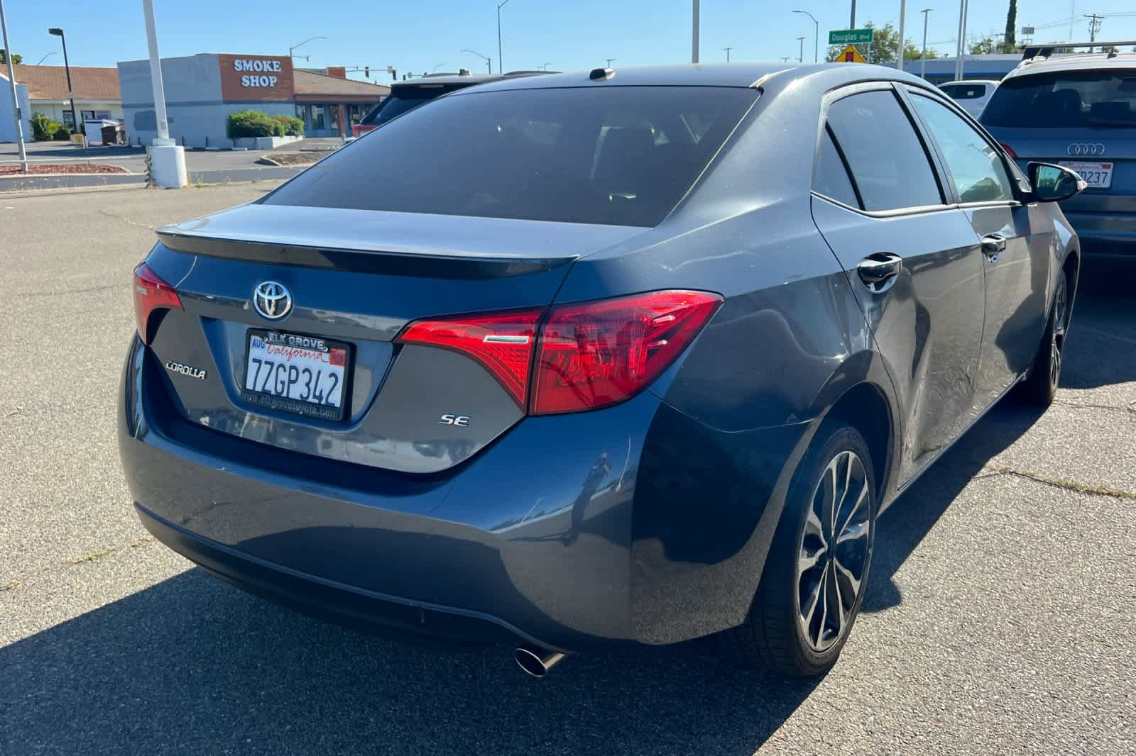 Used 2017 Toyota Corolla SE w/ SE Premium Package FWD image 4