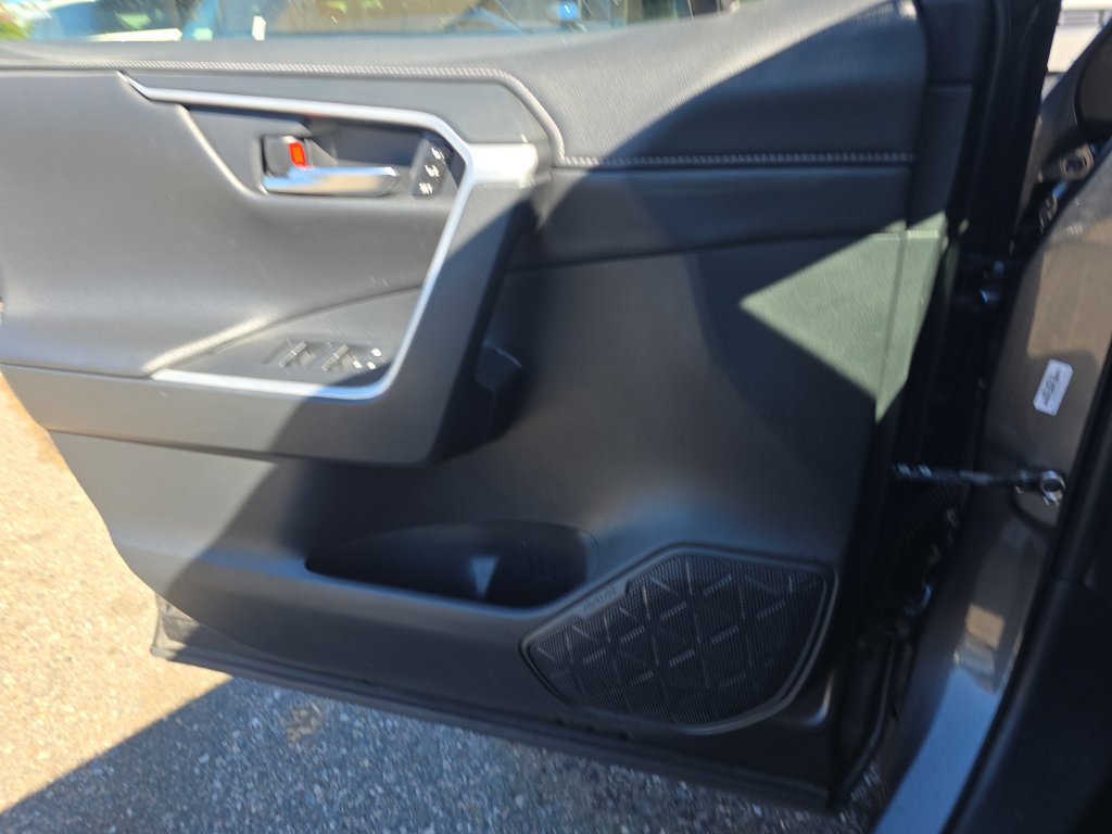 Used 2019 Toyota RAV4 Limited image 18