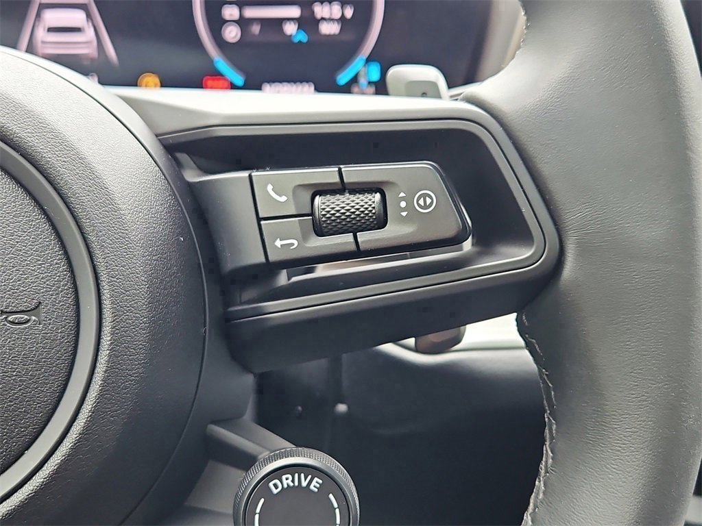 Certified 2025 Porsche Cayenne image 21