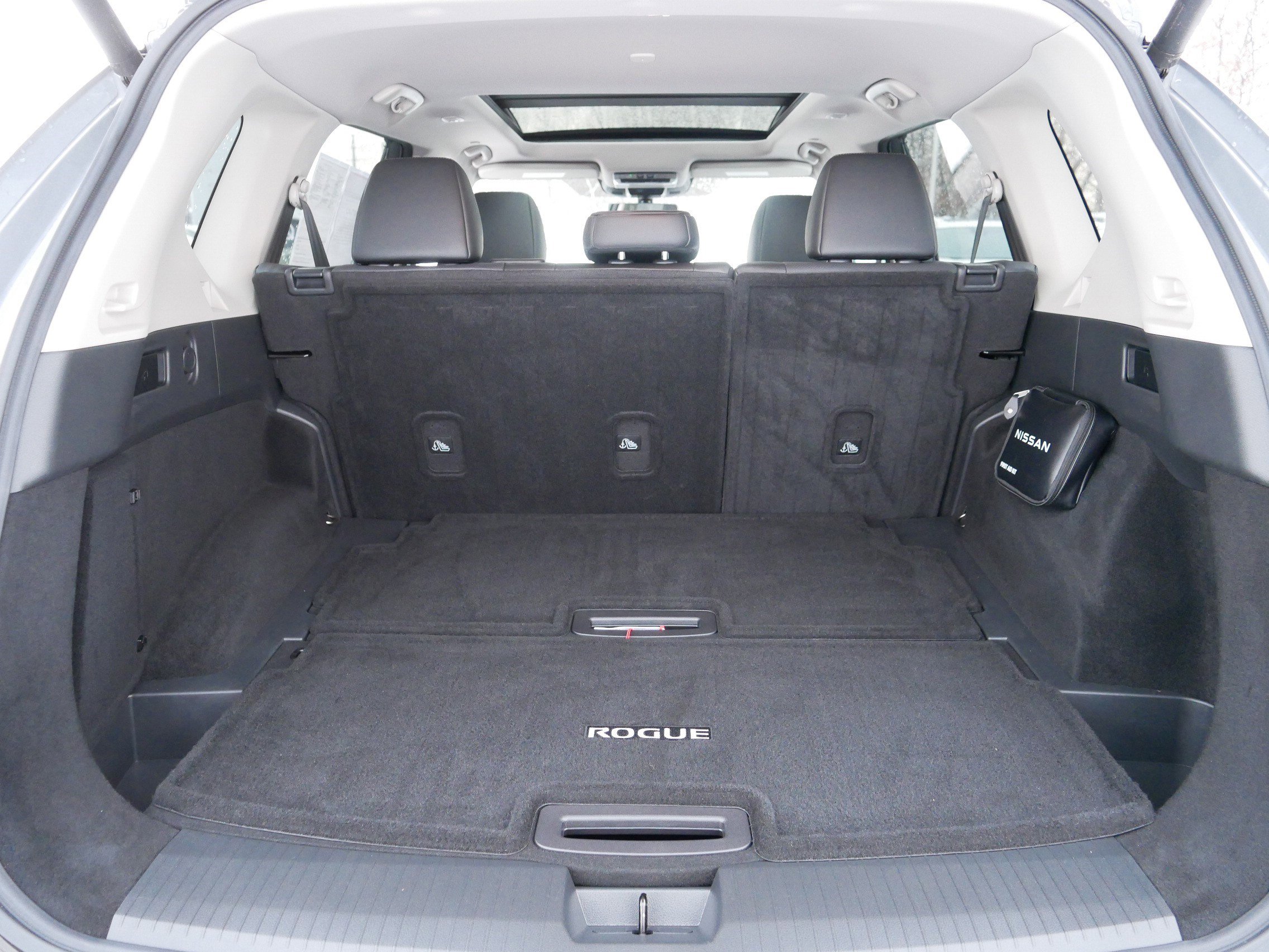 Certified 2022 Nissan Rogue Platinum w/ Head-Up Display Package image 17