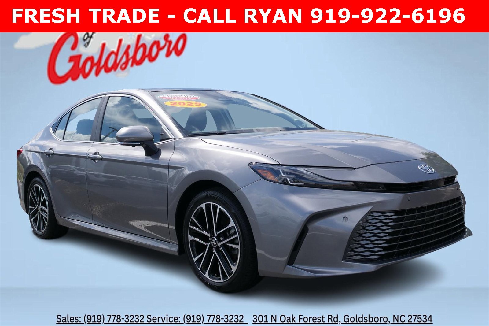 Used 2025 Toyota Camry XLE image 1