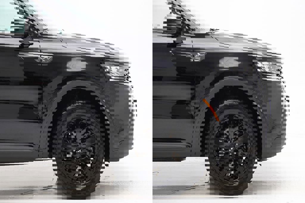 Used 2023 Kia Sorento S image 4