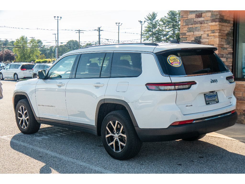 Used 2023 Jeep Grand Cherokee L Limited w/ Luxury Tech Group II AWD/4WD image 5