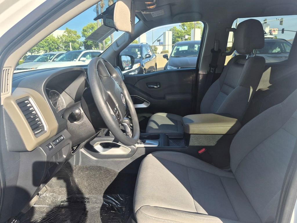 Used 2022 Nissan Frontier SV w/ Technology Package RWD image 11