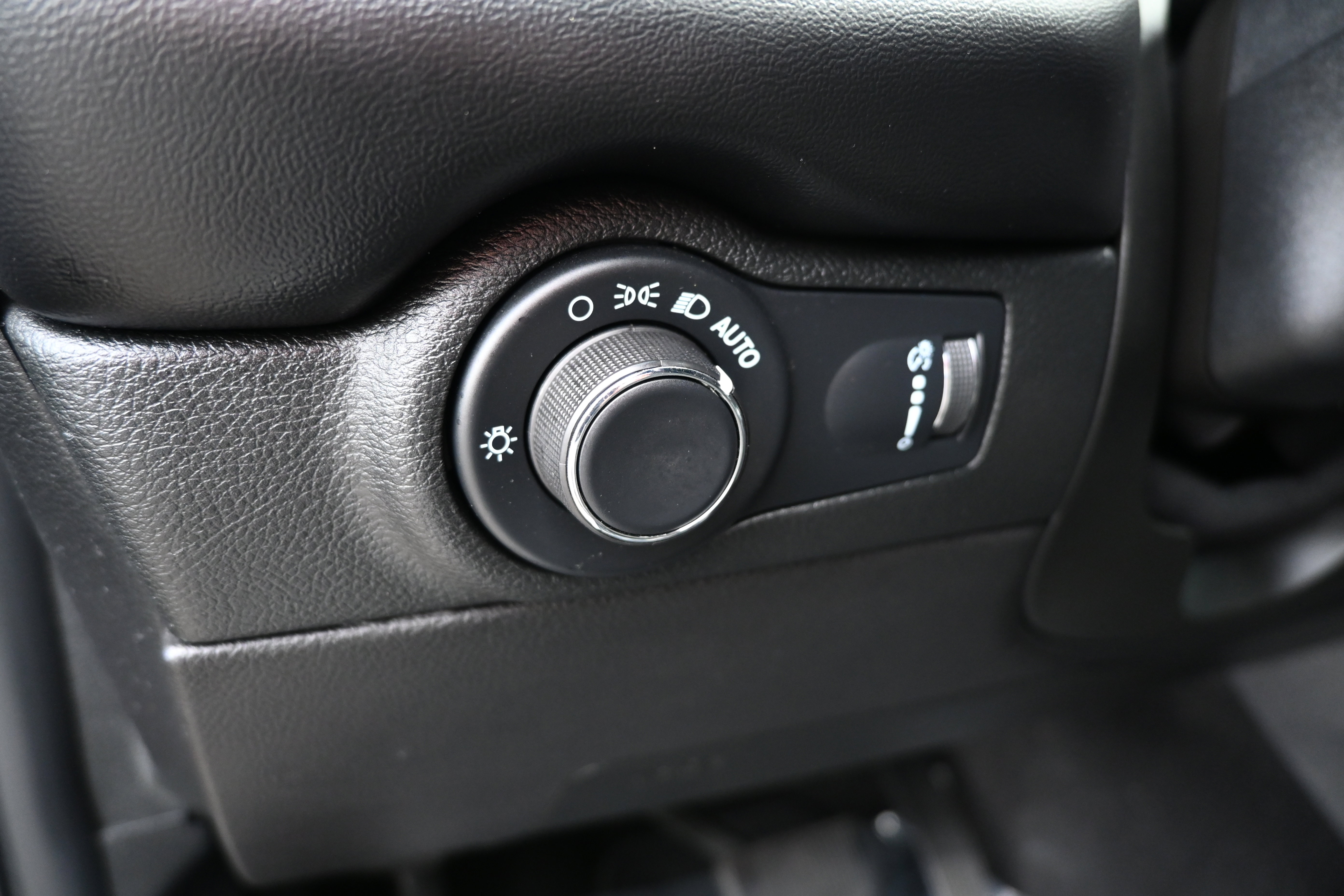 Used 2023 Dodge Durango R/T RWD image 17